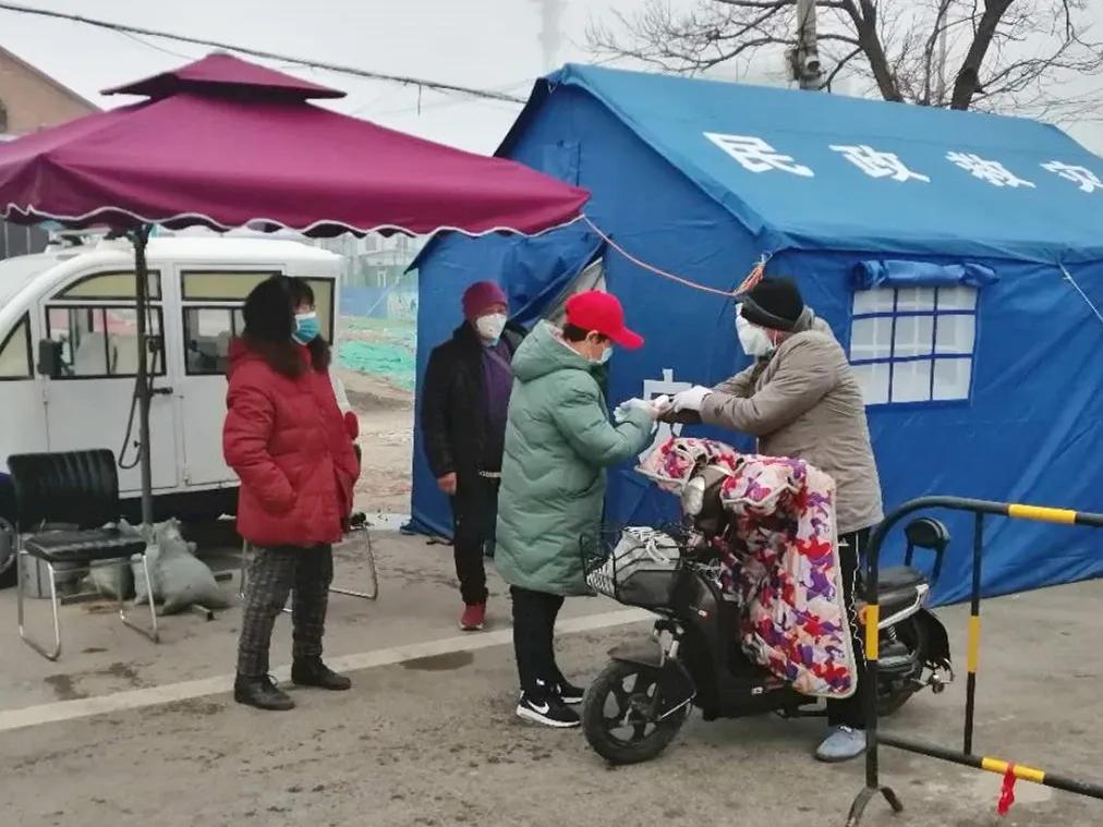 致敬巾帼战疫英雄,致敬坚守一线的巾帼英雄