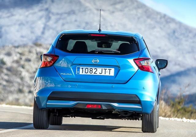 日产玛驰和飞度哪个空间大,日产玛驰三厢2019款