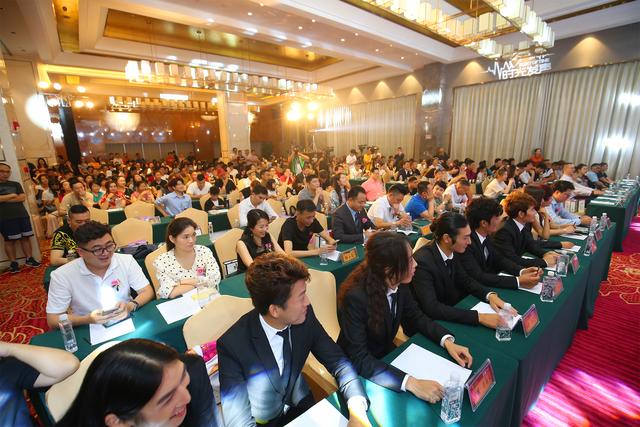 为爱前行共爱无限深圳演唱会,为爱前行世界巡回演唱会