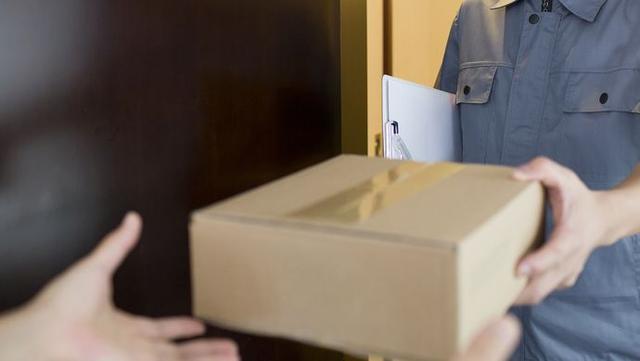 商品10元以下快递包邮怎么挣钱呢,网购快递真的是只有江浙沪包邮吗