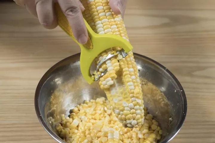 嫩玉米切碎用,大鱼小鱼都爱吃,不易空军