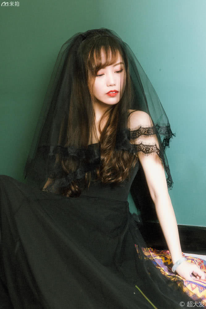 黑裙神秘复古风写真,韩系轻复古写真