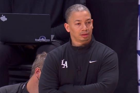 裁判为什么针对保罗乔治,裁判偏袒主场