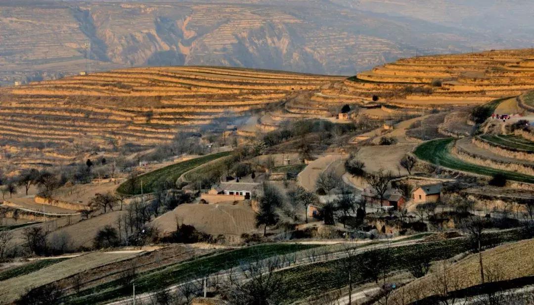 甘肃唯一一个与蒙古国接壤的地区,什么是甘肃独有民族