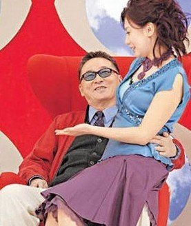 生意赔千万，陷桃色丑闻，“渣男洗白”直播2小时挣7000万