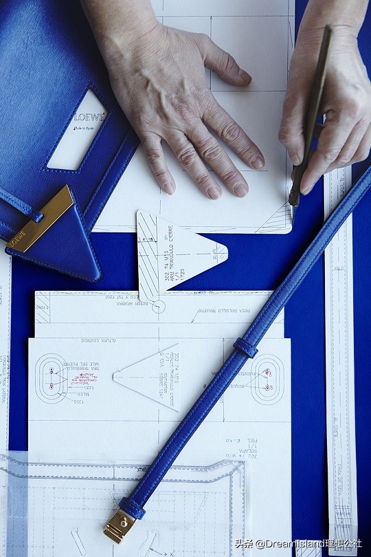 loewe半月形手袋手提包,loewe走秀款包包