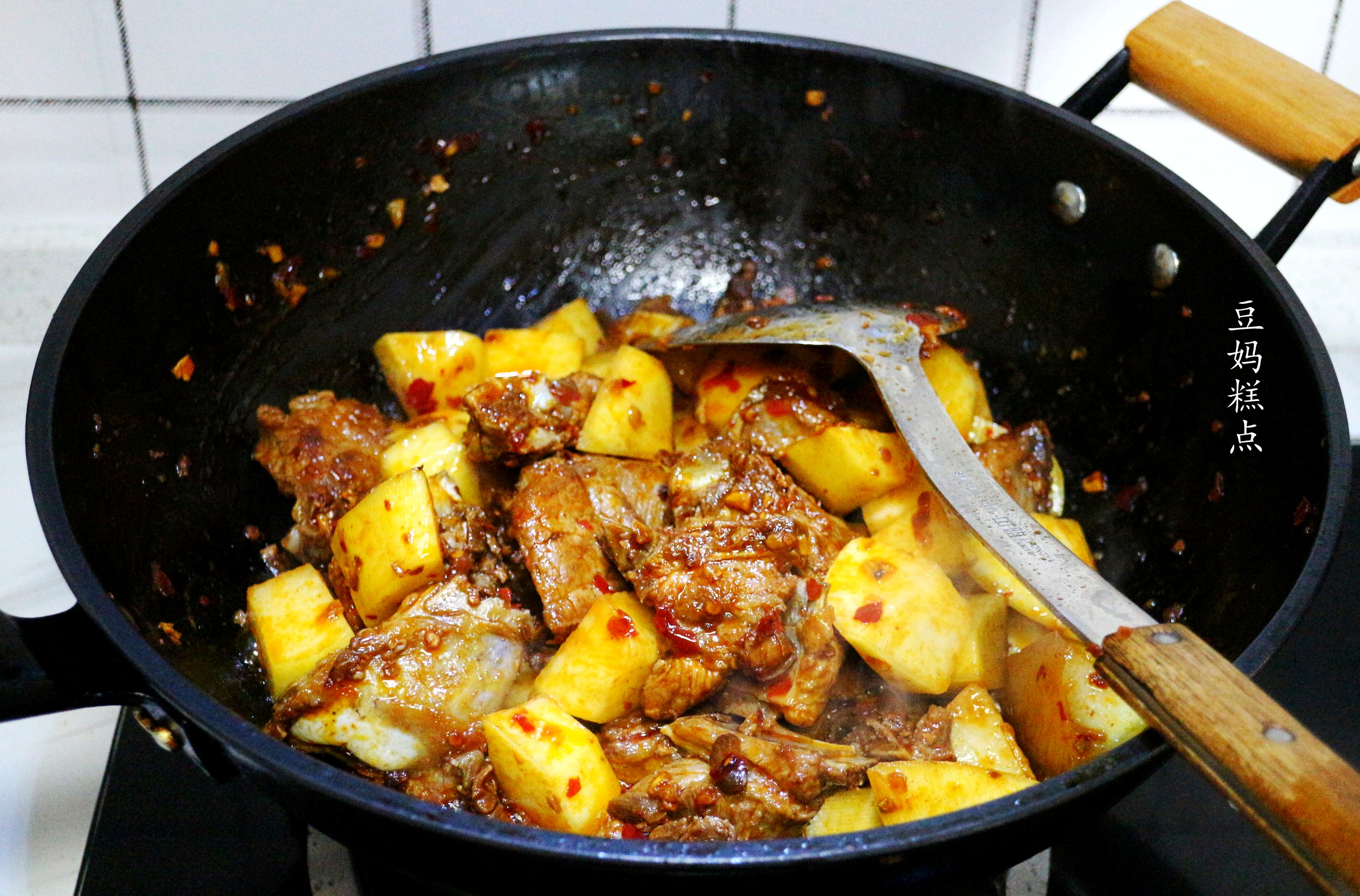 电饭煲焖饭菜饭一起做,电饭煲怎么做最好吃最简单