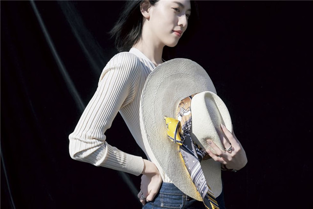 三吉彩花穿搭造型,三吉彩花日常穿搭