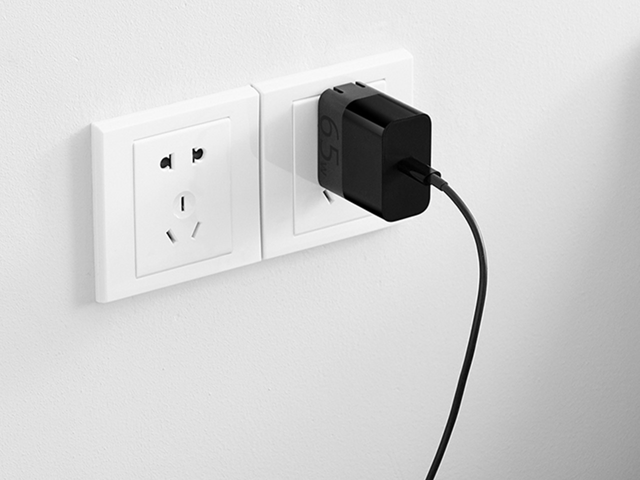 便携的ZMI紫米65W单口快速充电器手机平板笔记本全兼容