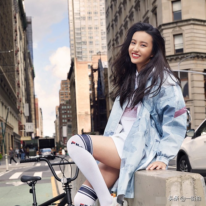 木村光希终于找对风格，运动装扮显活力，这才是17岁女孩的样子