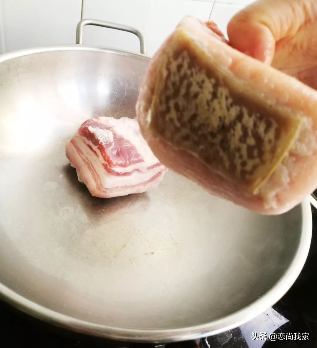 这个农家小炒菜，用萝卜干和猪肉一起炒，下饭就是香，肉贵也要吃