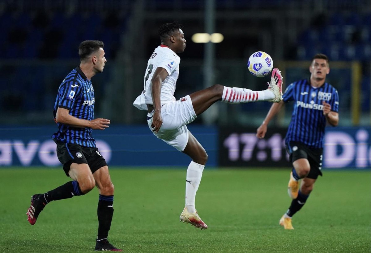 欧洲杯分析官：凯西点球双响！AC米兰时隔七年，重返欧冠赛场