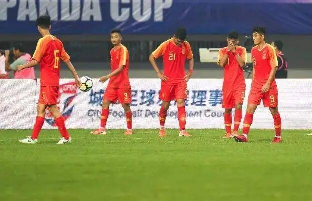 熊猫杯被韩国人踩在脚下的不仅是奖杯，更是东亚病夫的招牌