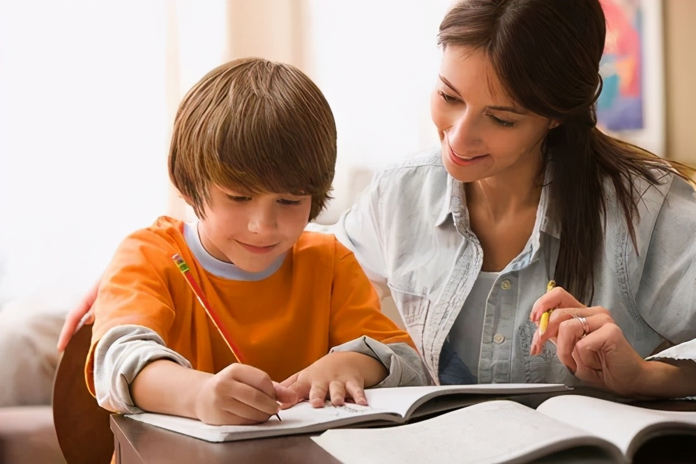 孩子握笔姿势不对写字不好怎么办,一年级学生握笔姿势不对怎么纠正