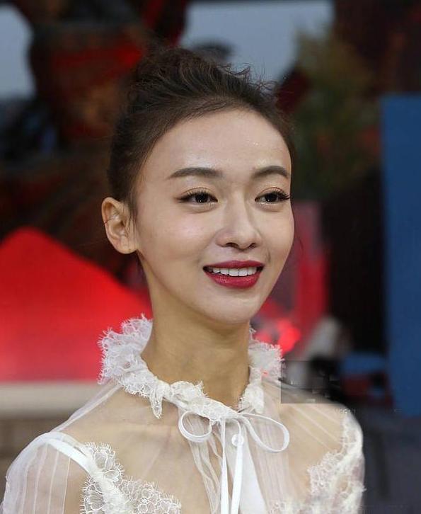 吴谨言俏皮可爱好身材美出新高度,吴谨言变漂亮了