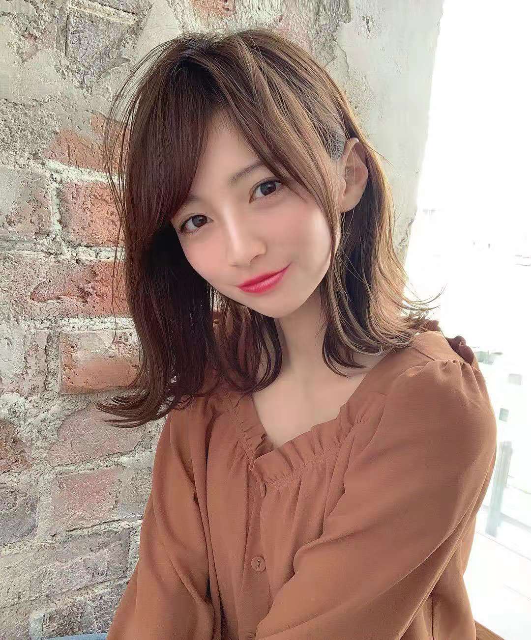 圆脸适合的短发发型烫发免打理,45岁减龄烫发发型免打理