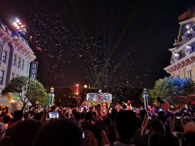 香港迪士尼乐园亏损,香港迪士尼今年首季盈利创新高