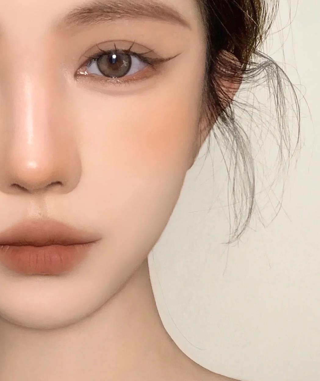 唇干唇纹深怎么办,唇纹深嘴唇起皮干燥怎么办