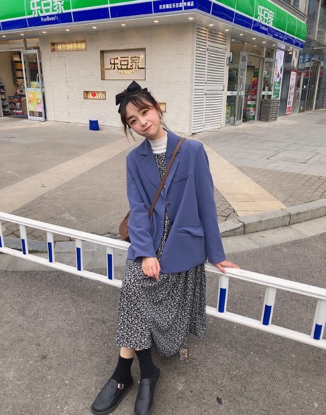 西装碎花裙怎么穿好看,碎花裙西装这才是春天该有的姿态