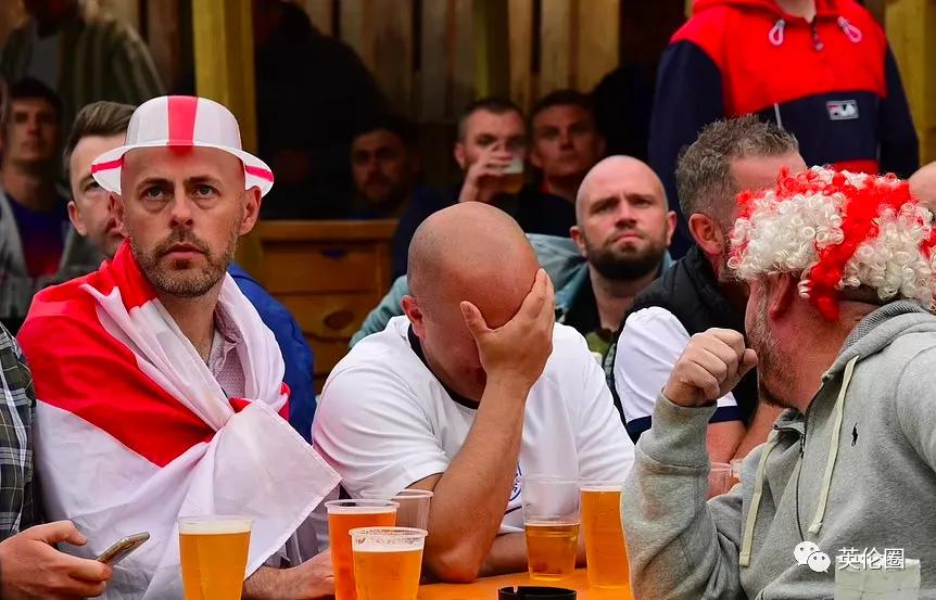 街头斗殴、醉酒裸奔...一大波短裙男子不顾警告涌入伦敦