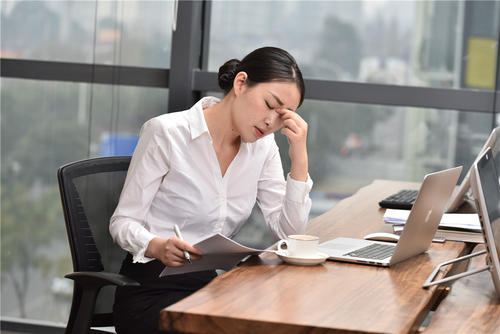 颅内低压性头疼是怎么得的,颅内低压性头痛的临床症状