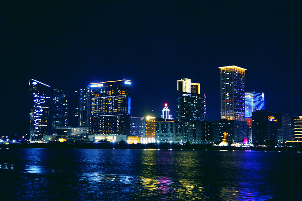 珠澳海湾夜游，看遍左手澳门右手珠海的繁华
