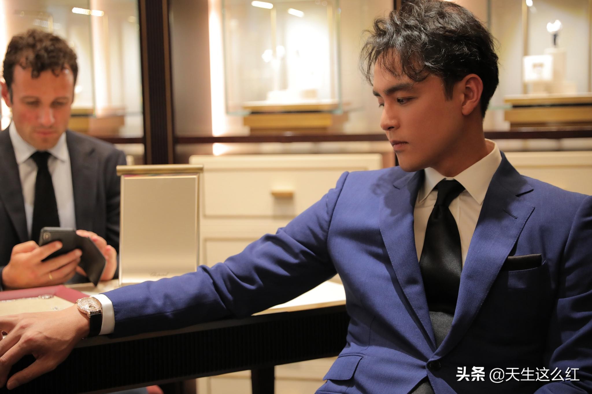 霸道总裁明道无戏可拍不禁落泪,明道时隔十年再演霸道总裁出场