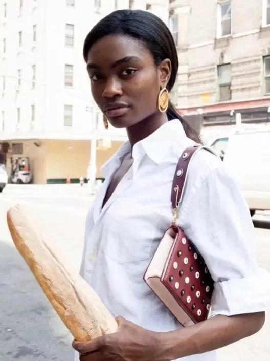 快来get这款潮酷腋下包吧,腋下包轻奢小众lisa