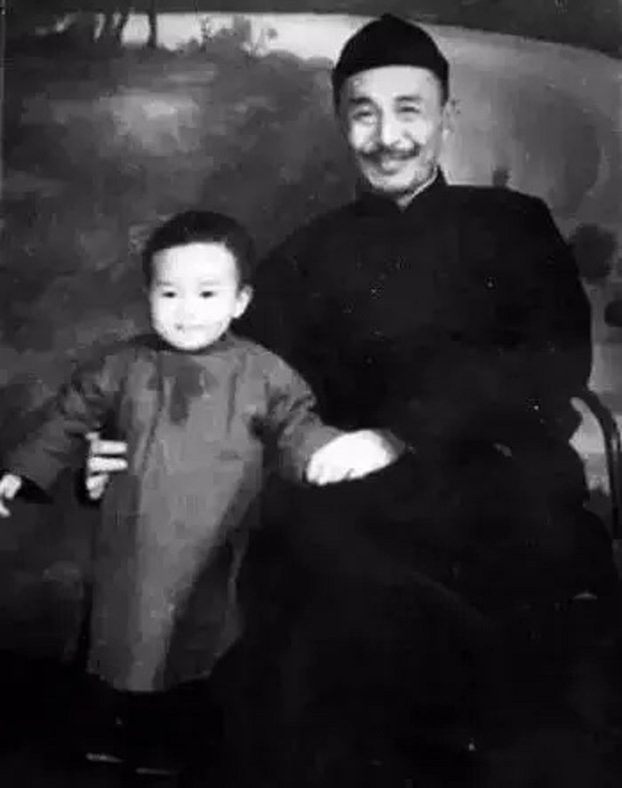 钱学森的父亲钱均夫有几个兄弟,钱学森与父亲钱均夫照片