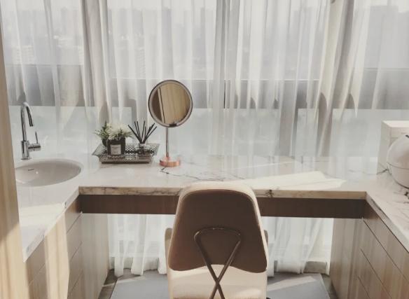 化妆品收纳技巧：学会这4个超强收纳术，化妆品再多也不用断舍离