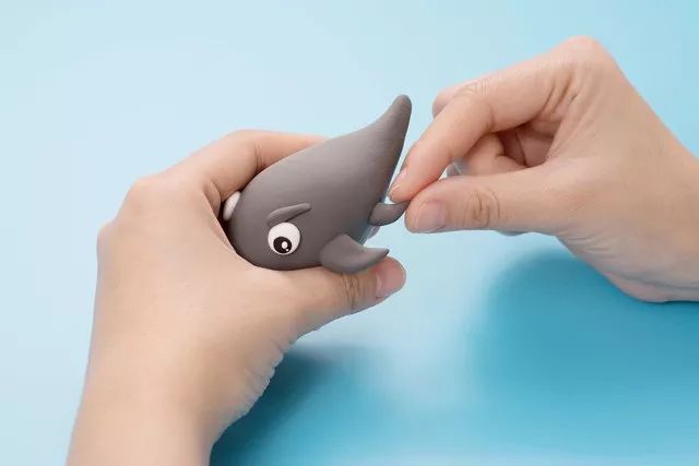 鲨鱼夹盘发教程,鲨鱼步教程新手入门