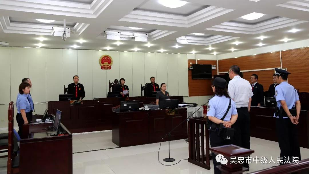 博士厅官收沉香手串、熊猫纪念金币、爱马仕女包，长期赌博，喜欢大手笔送礼，将于72岁出狱