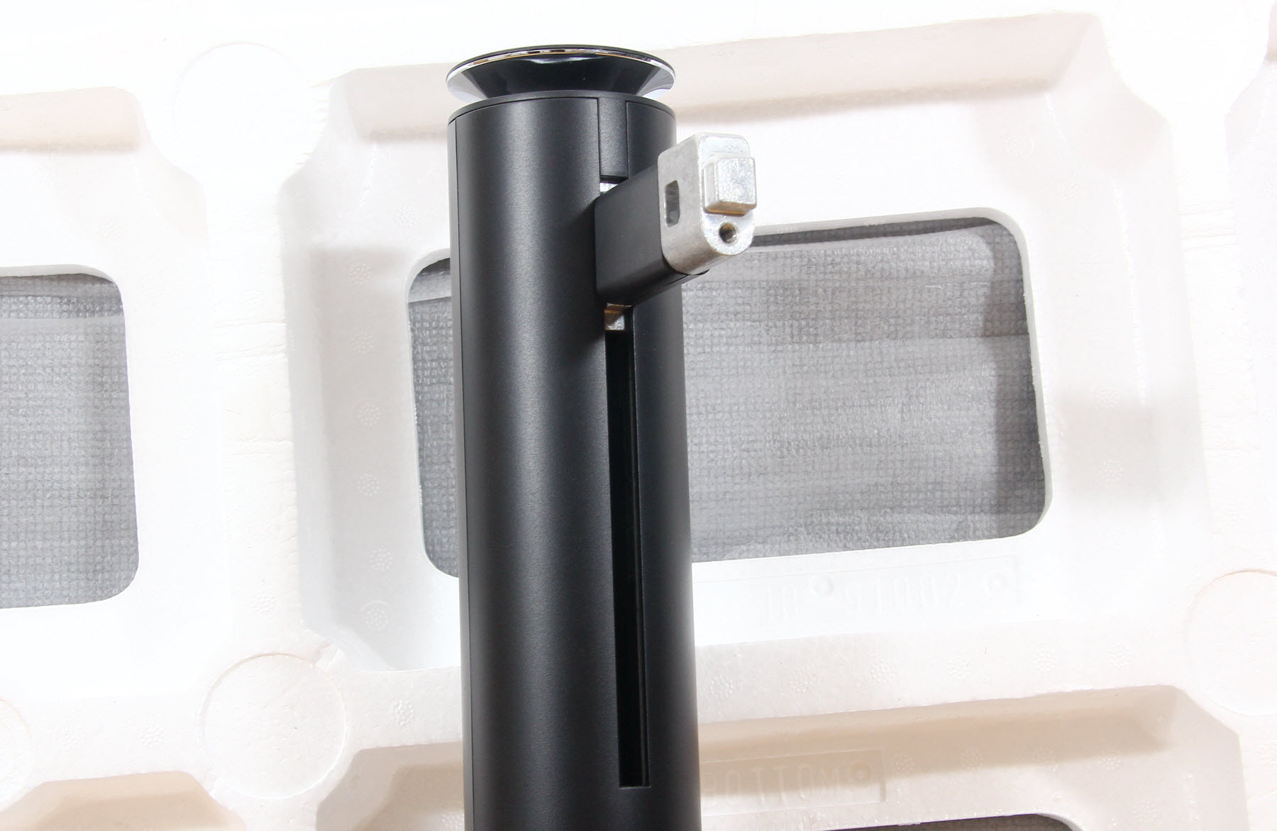 2k240hz27寸曲面带鱼屏显示器,接口丰富的34寸带鱼屏曲面显示器