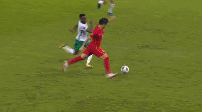 复盘国足2-3沙特，中国足球依然得靠“巴西族”