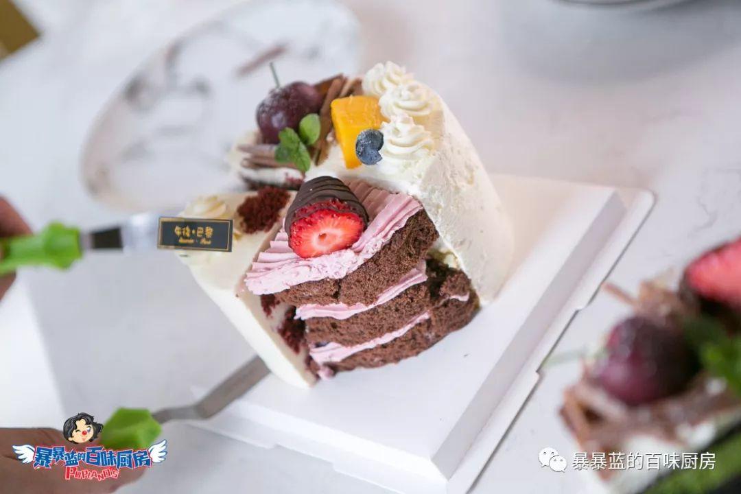 1500个忠粉入坑4年，终于等到实体店！每款蛋糕都让人忘记卡路里