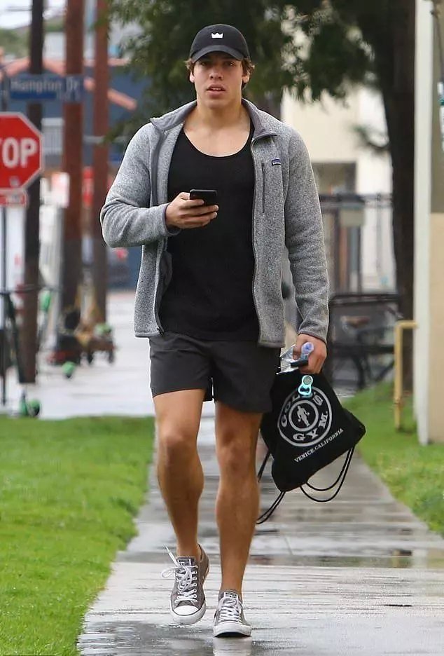 施瓦辛格的女佣年轻时候图片,施瓦辛格与女佣的儿子