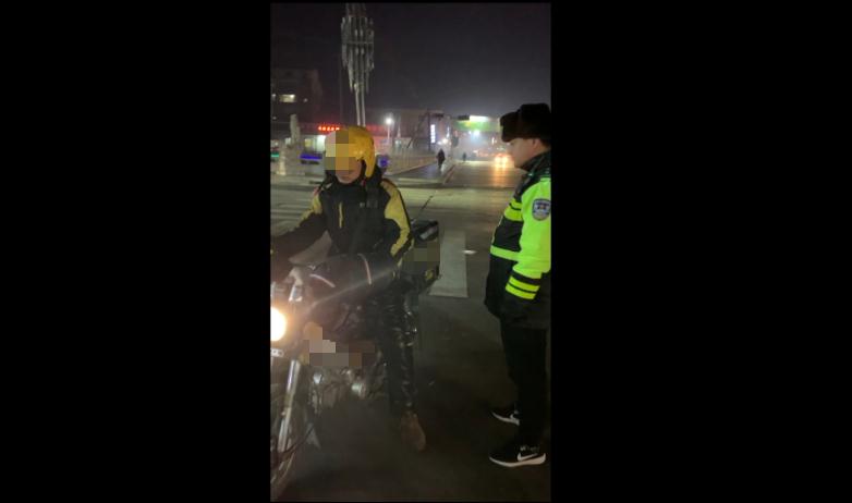 叮！您今日份的外卖由保定交警配送