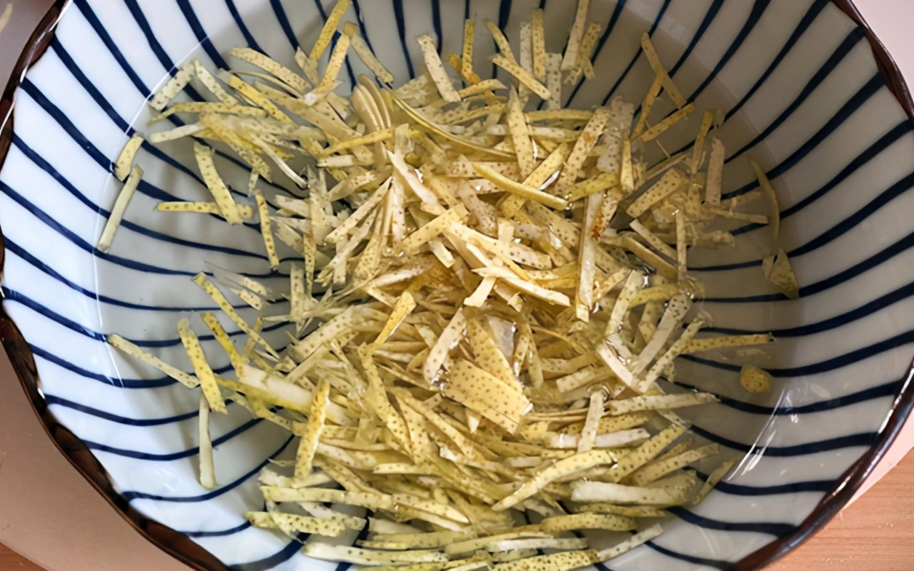 教你做冬天适合喝的蜂蜜柚子茶,秋冬必备蜂蜜柚子茶赶快get起来吧