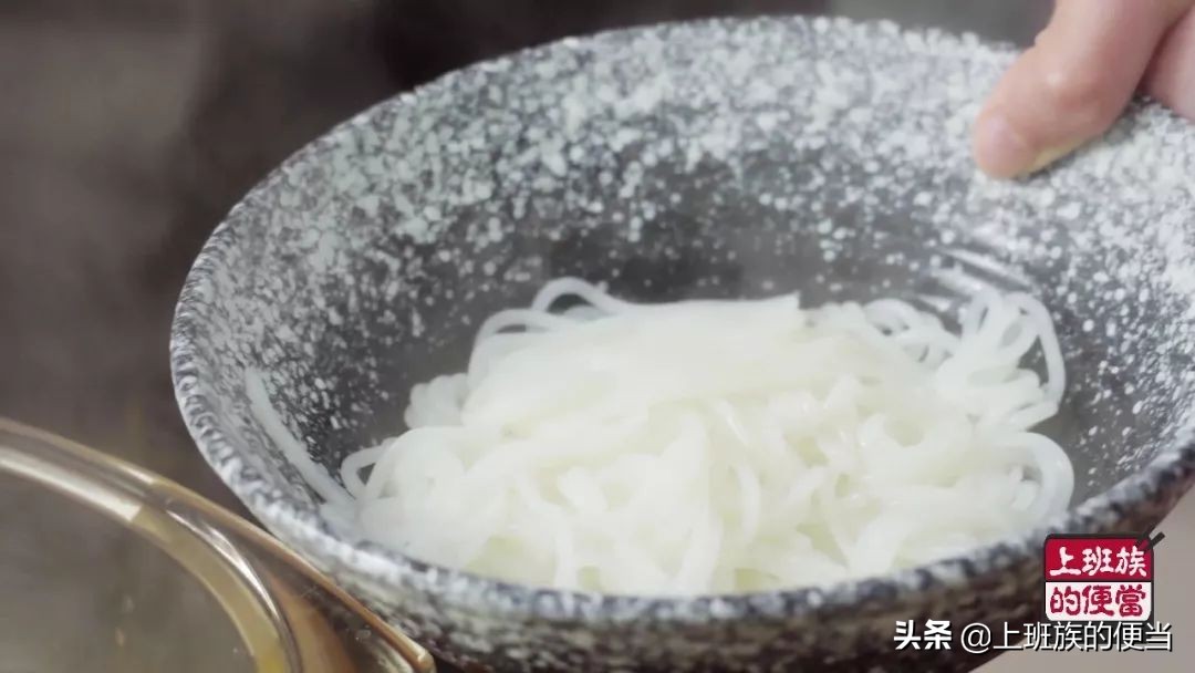 正宗柳州螺蛳粉汤底做法及配方,螺蛳粉好吃的吃法