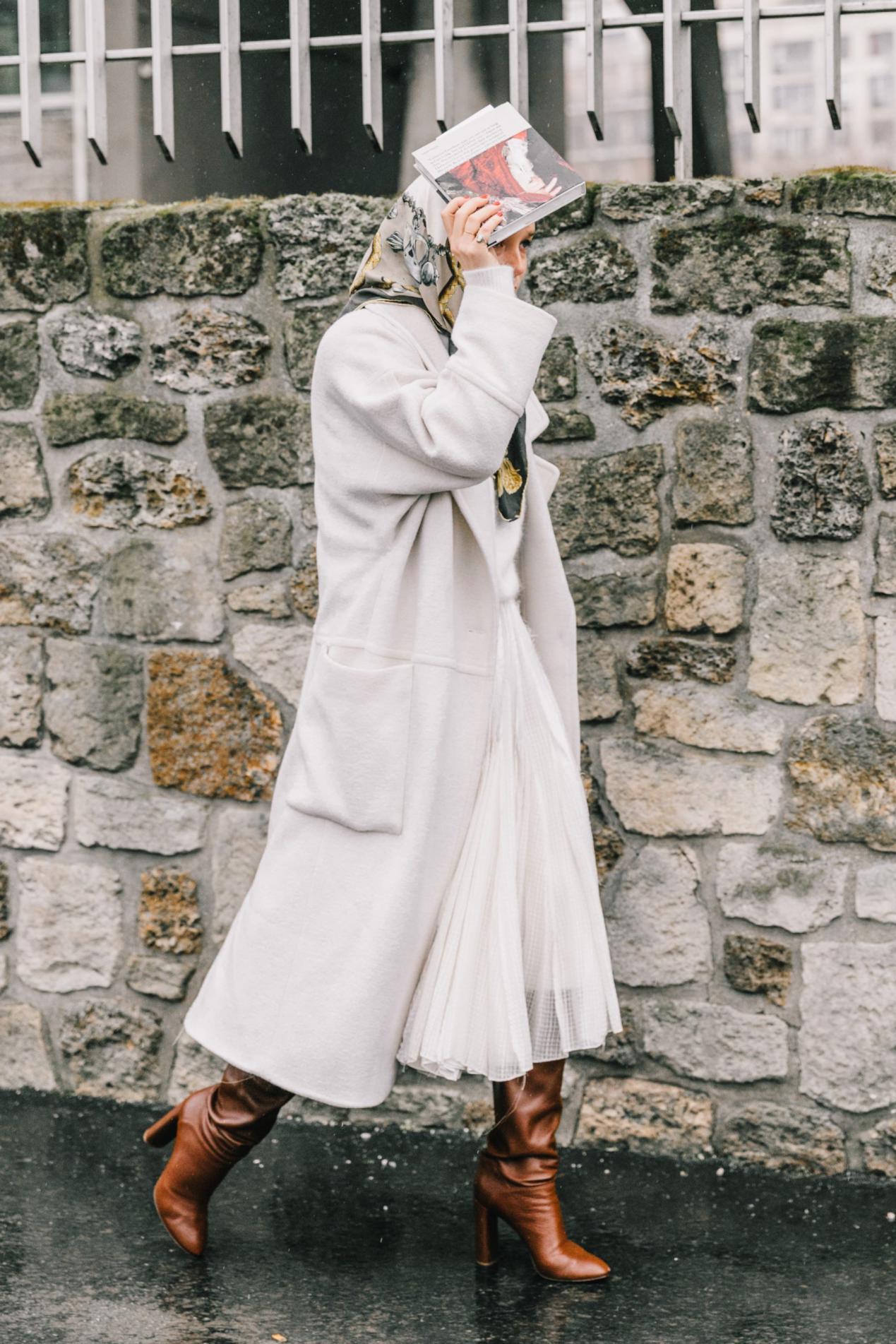 黑黄皮肤穿什么颜色的大衣显白,女士皮肤黑适合穿这6个颜色