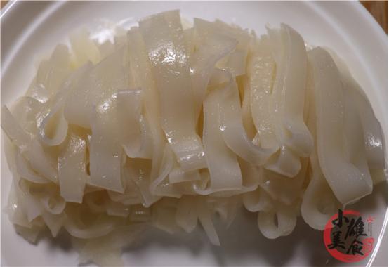 凉皮发黏容易断是什么原因,凉皮发粘还开裂原来这2步没做对