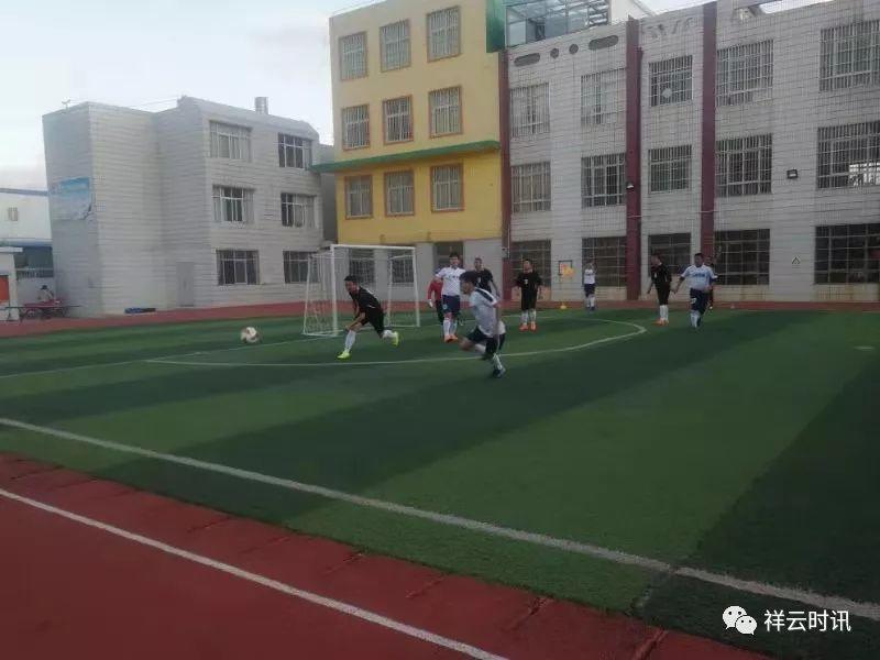 足球赛场上的加油,足球比赛现场助威加油图片