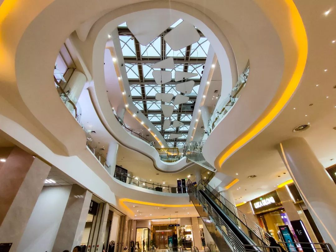 西安银泰百货曲江店附近地铁口,西安银泰百货曲江店在西安哪里