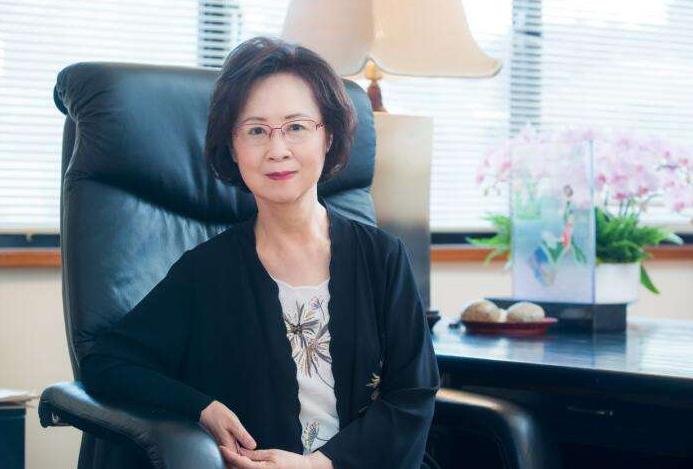 赵薇拍功夫足球惹琼瑶不高兴,赵薇演的少林足球会下架吗