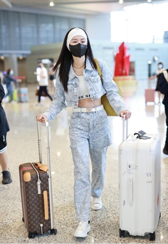 32岁文咏珊视频,文咏珊20岁装扮