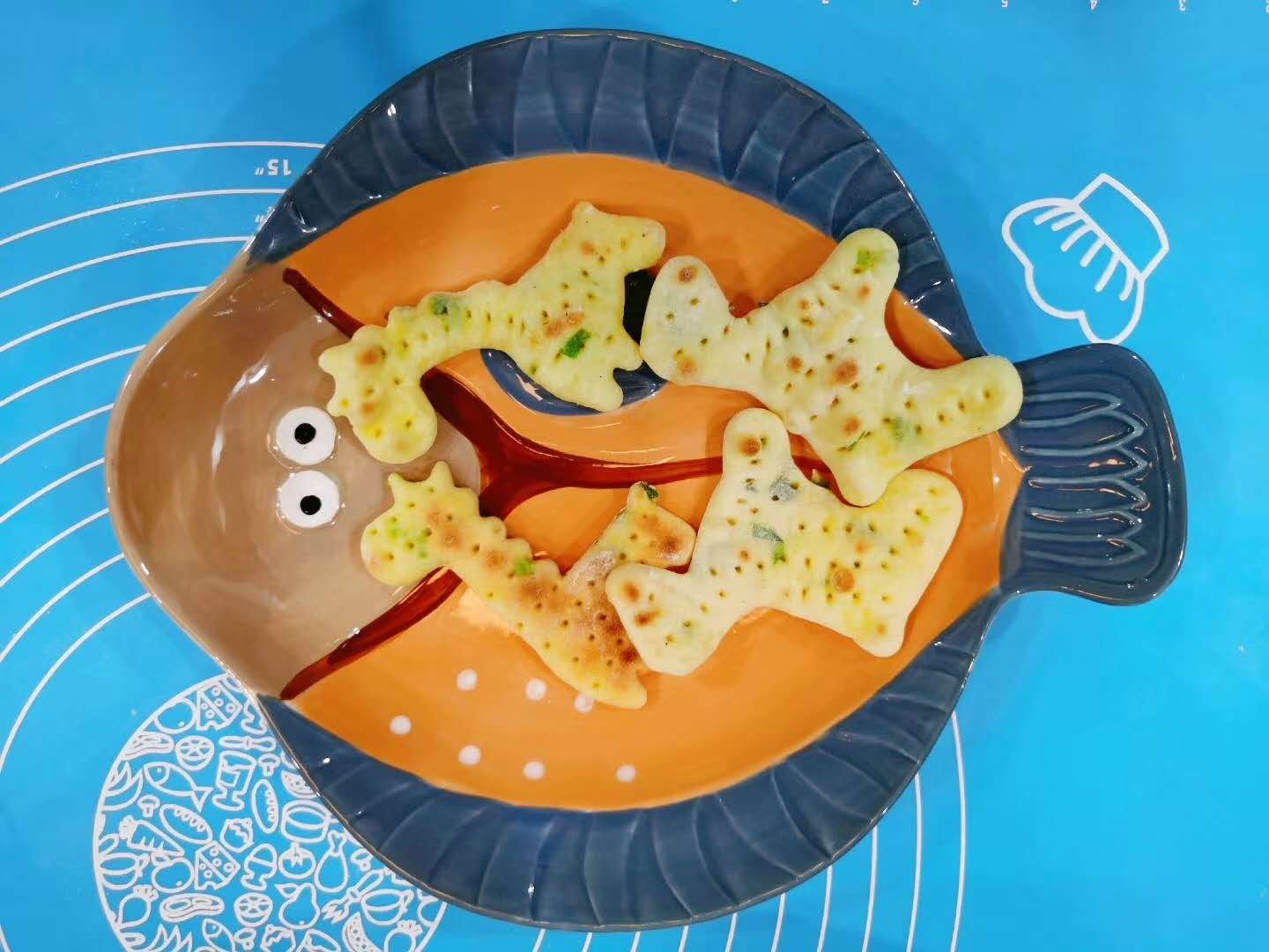 胃酸分泌过多可以吃苏打饼干吗,苏打饼干中和胃酸推荐