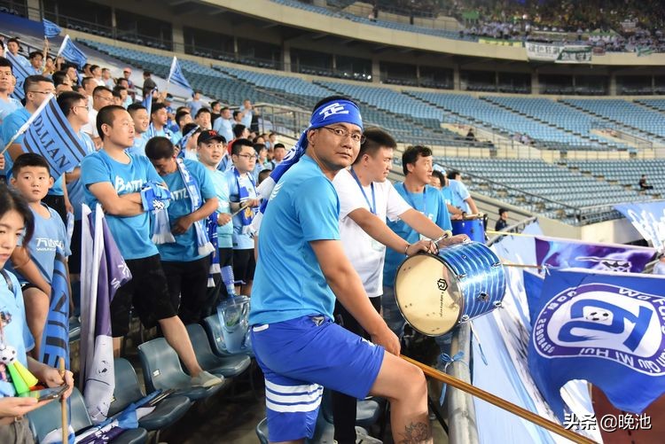 大连人对阵北京国安精彩回放,大连一方山东鲁能球迷助威