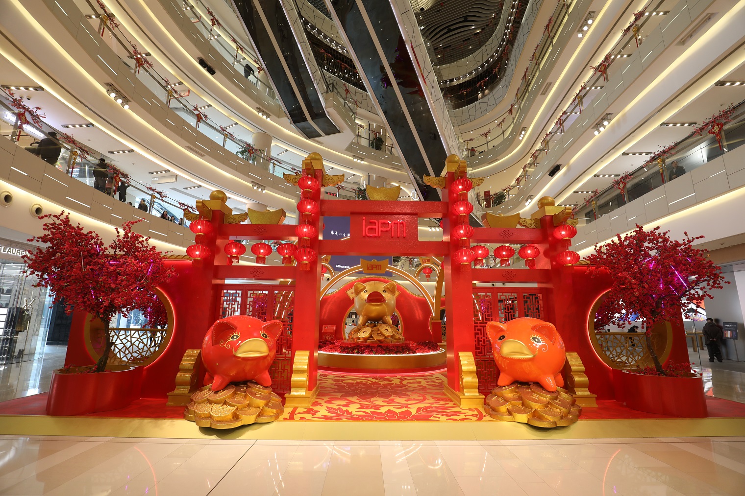环贸iapm商场「猪福满满迎新春」主题展 萌猪艺术装置登场
