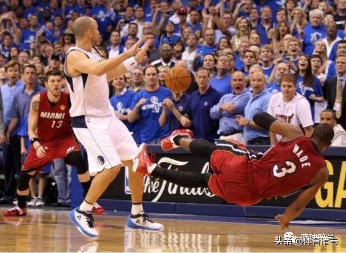 打篮球后膝盖疼痛如何缓解,缓解打篮球后腰部疼痛的最佳动作