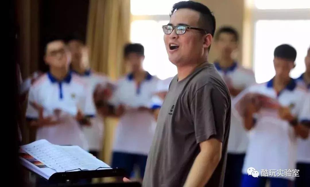 从逃学被嫌弃到和周杰伦演出,所有的“坏孩子”都缺一个好老师